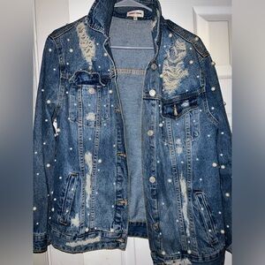 Trendy pearl denim jacket !